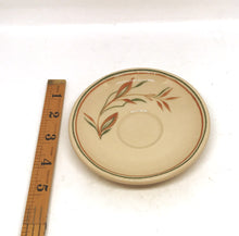 Saucer plate with leaf motif, red, green